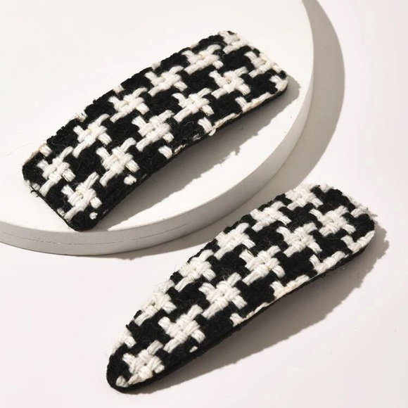 ⭐️ Awesome Pair Of Mismatched Fabric Checkered Houndstooth Print Hair Clips ⭐️ - Picture 2 of 3